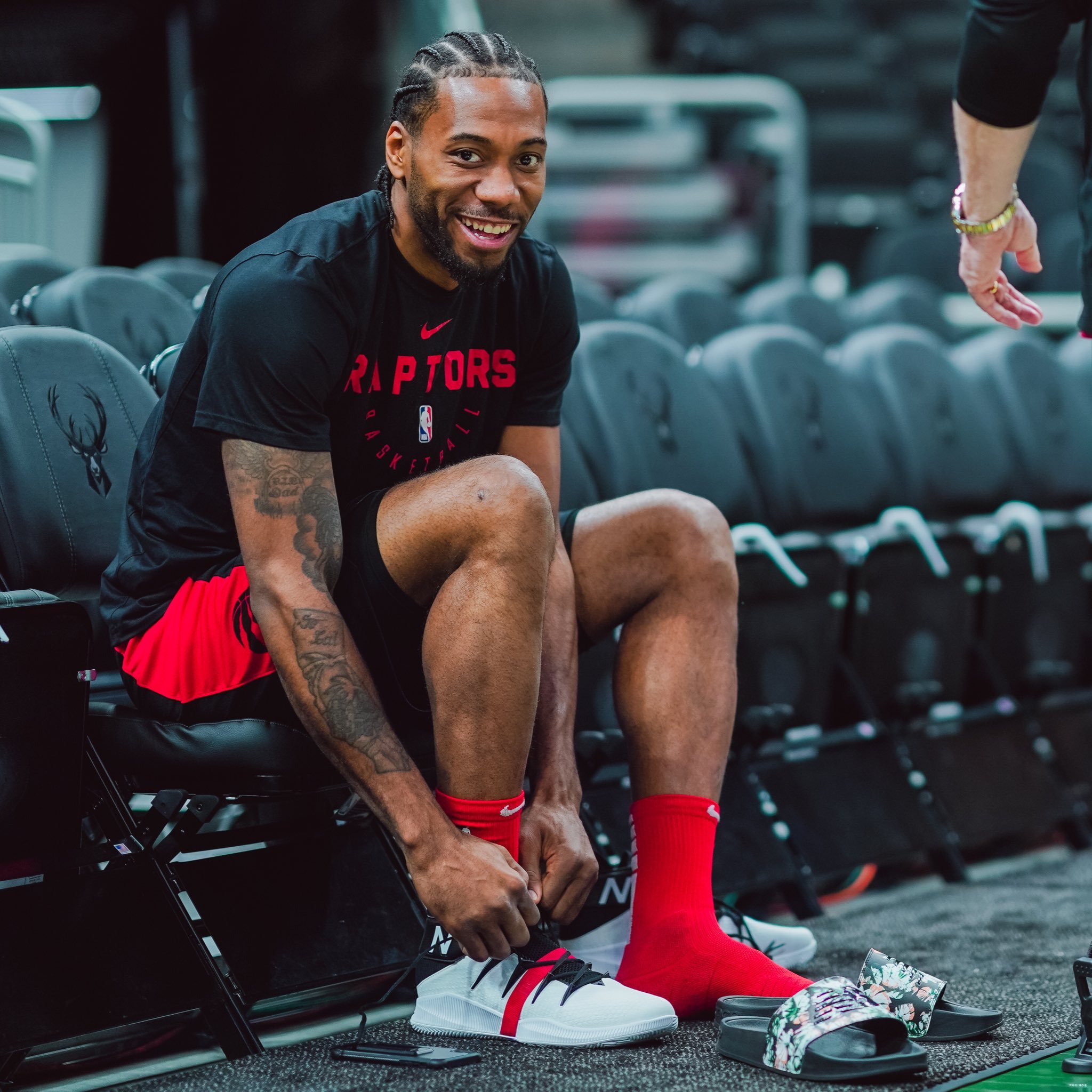 鲁媒：山东泰山开出的续约条件对瓦科而言仍具备极高的吸引力（鲁媒：泰山队为瓦科提供的续约条件依然极具吸引力）