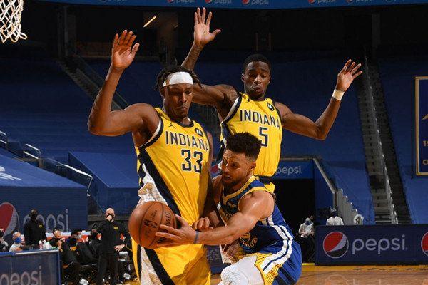 NBA常规赛最佳阵容评选，目前哪些球星打得最好？（NBA常规赛最佳阵容盘点：谁打得最亮眼？）