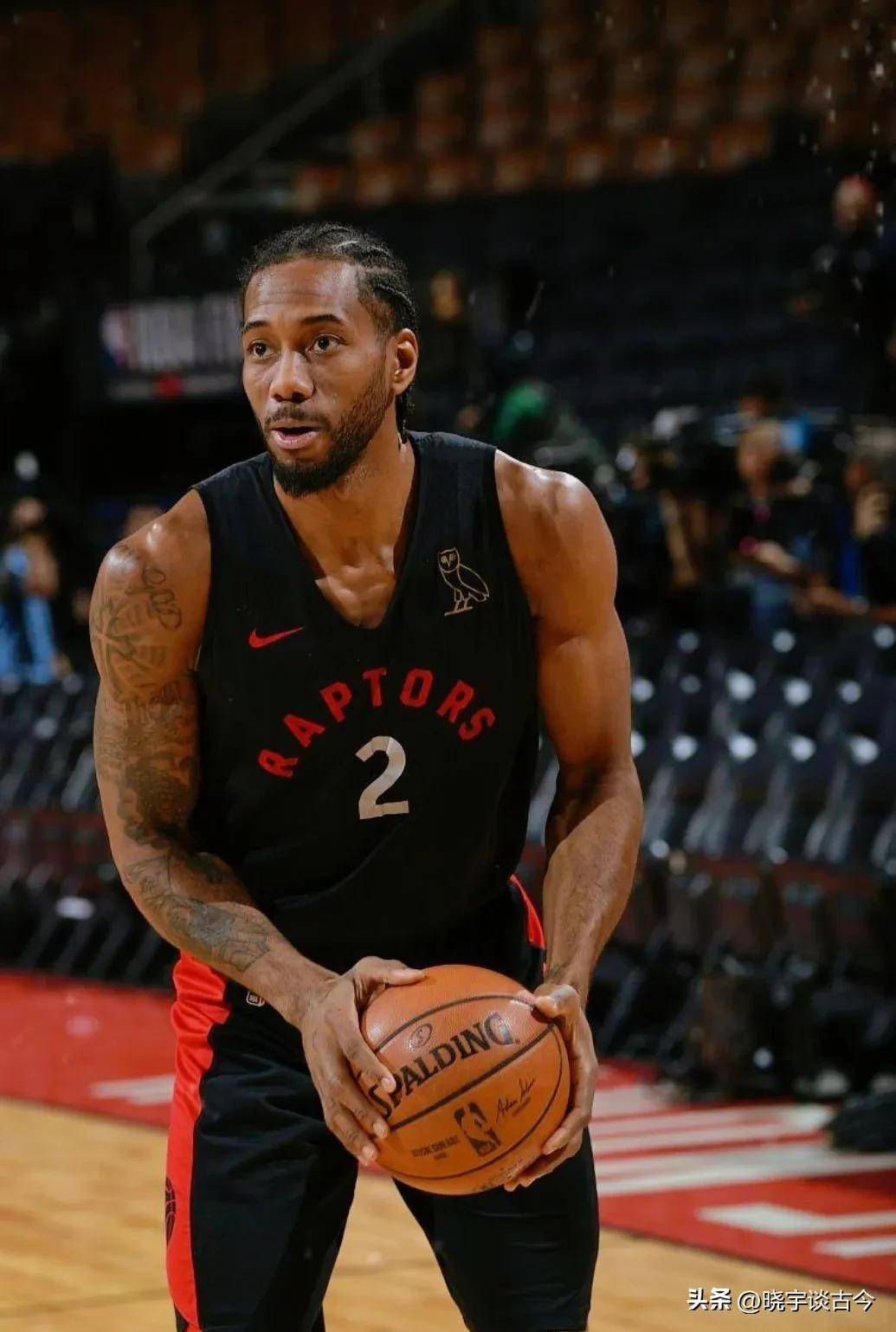 湖人浓眉哥篮下统治球队获胜（浓眉统治内线助湖人取胜）