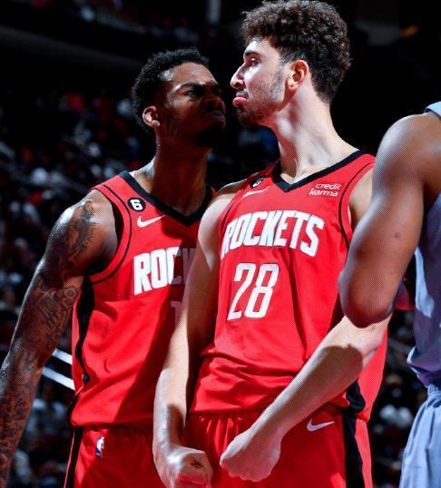 图片报：戴维斯即将复出，穆西亚拉预计明年初回归（图片报：戴维斯复出在即，穆西亚拉有望明年年初回归）