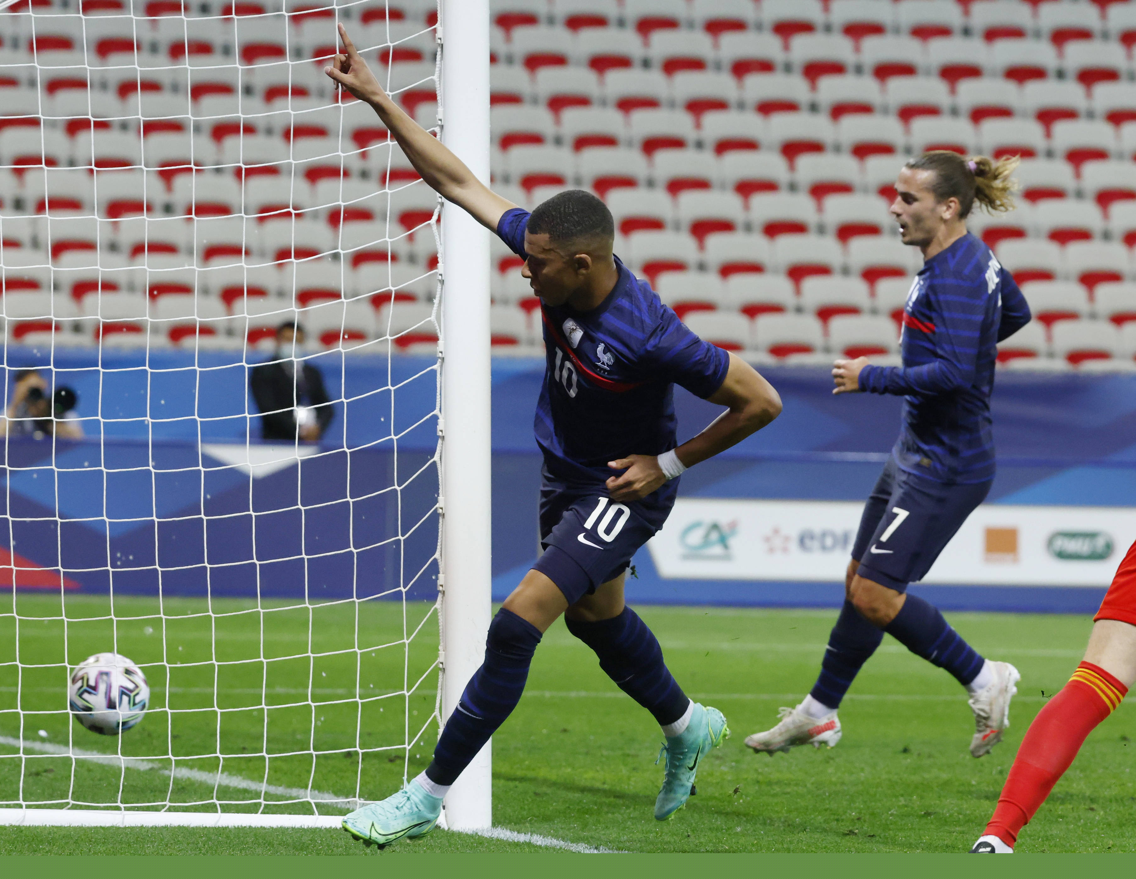 阿莱格里：我们的失误很多，但是球队还是踢了一场精彩的比赛（阿莱格里：失误不少，但球队依旧奉献精彩一战）