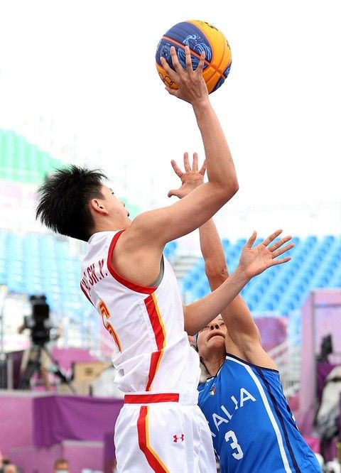 篮球场地类型全介绍（篮球场地类型全指南）