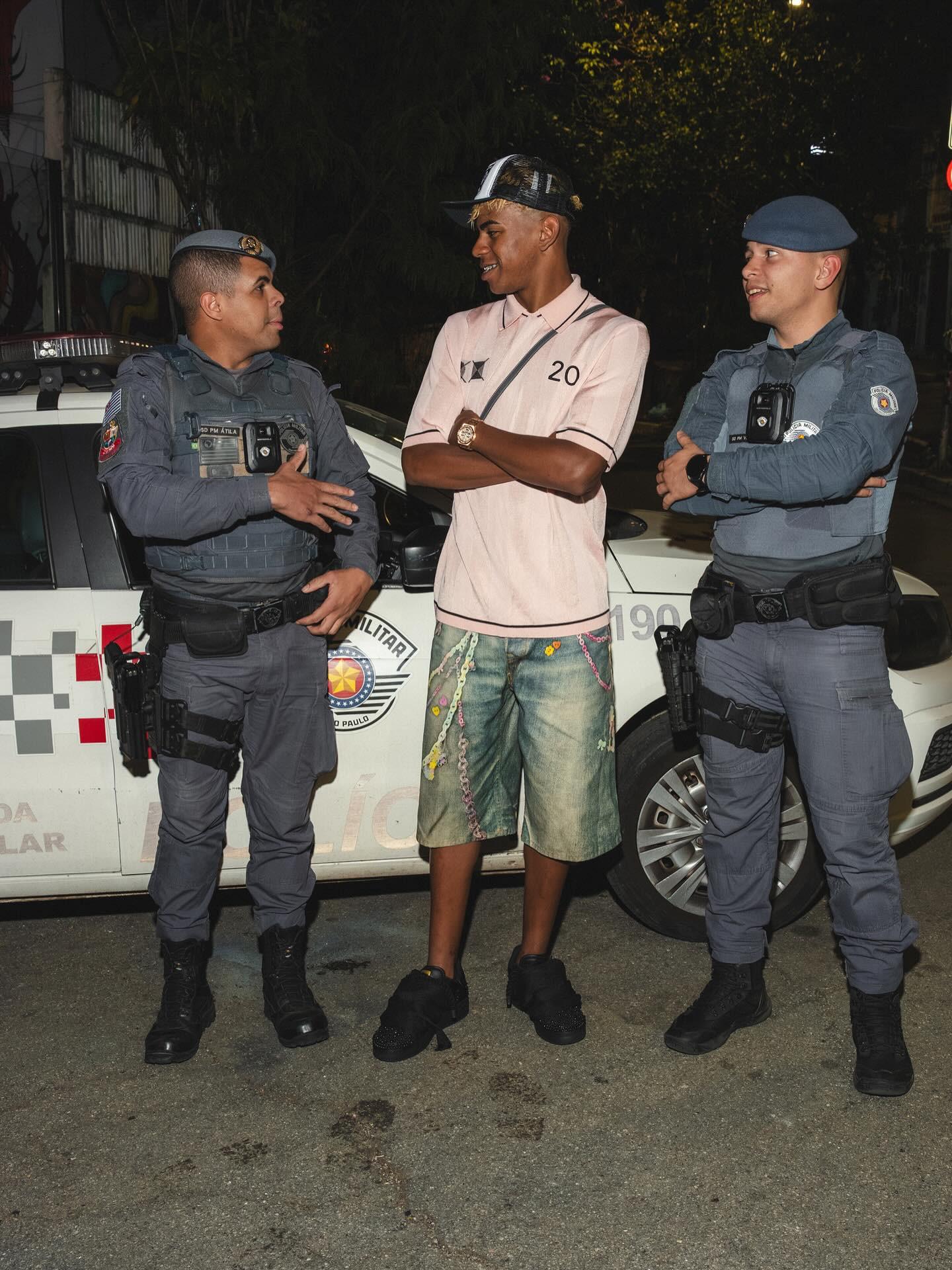 上港队客场对阵柔佛，面临阵容不整、实力不足的挑战，目标为平局。（上港客战柔佛：阵容不整、实力处下风，以保平为先）