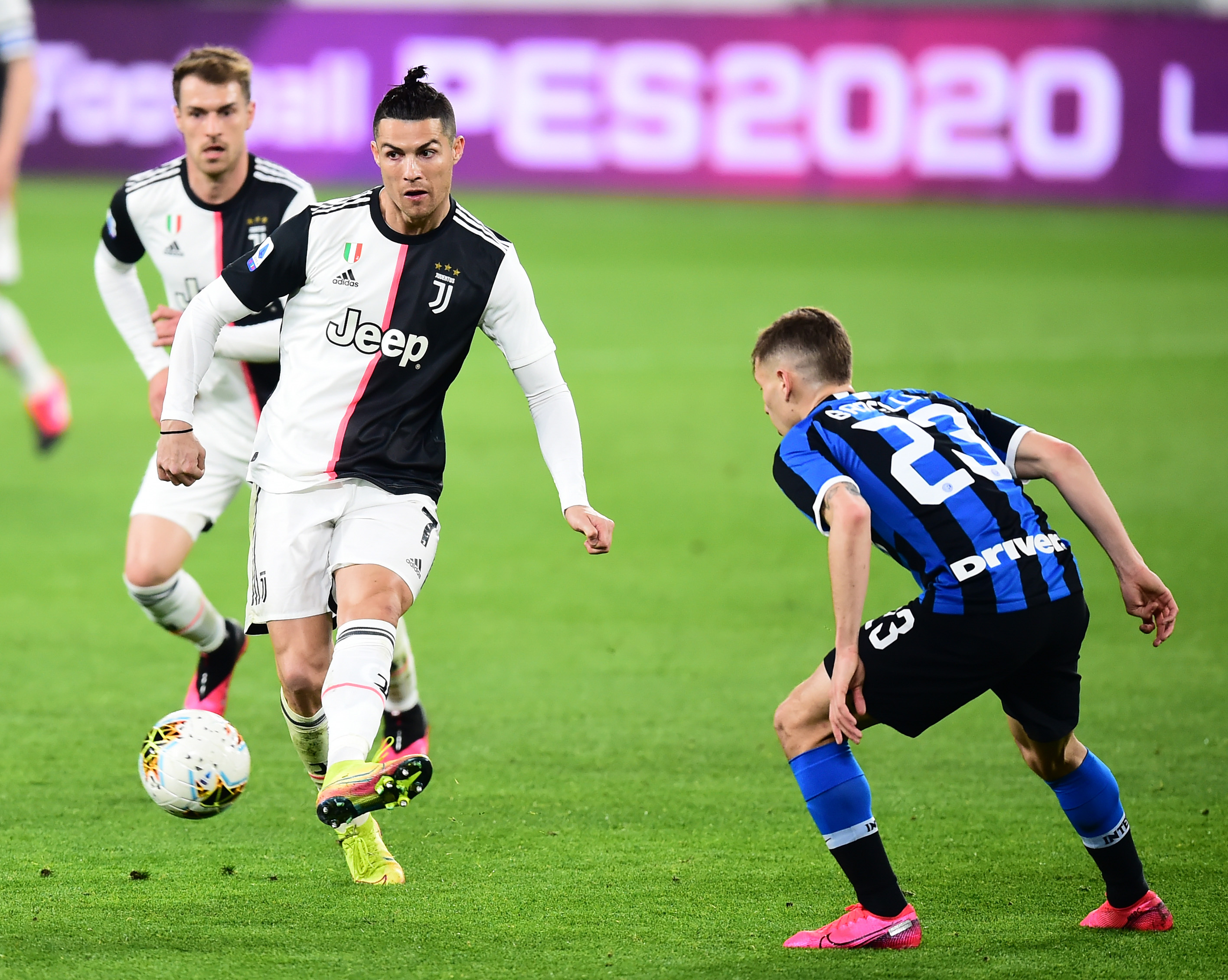 德佬：那不勒斯比去年更强；我喜欢意大利诺这样的教练（德佬称那不勒斯比去年更强，欣赏意大利诺式教练）