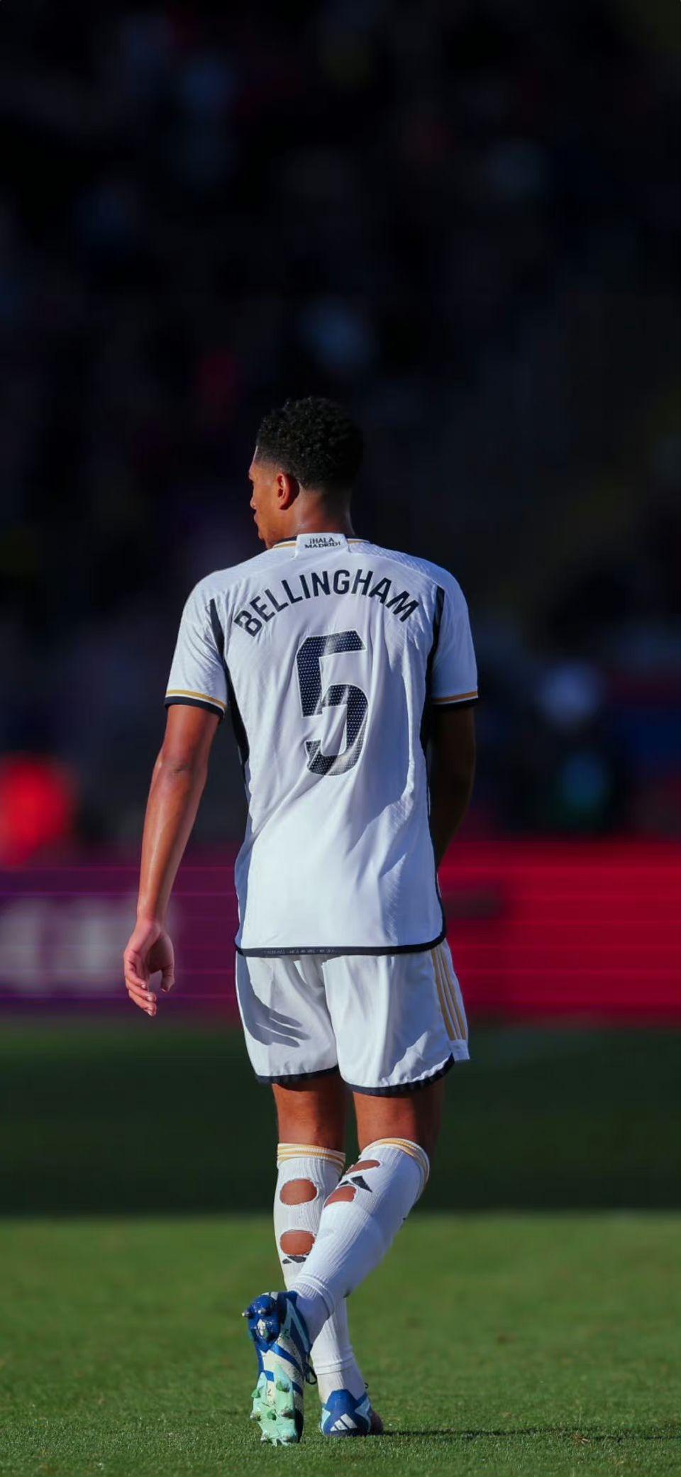 东体：男篮惨败会影响男足；邵佳一带队要改造思想和精神面貌（东体：男篮大败或影响男足，邵佳一执掌球队需重塑理念与精神风貌）