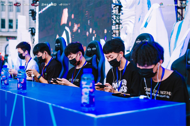 更是在防守 更是在防守